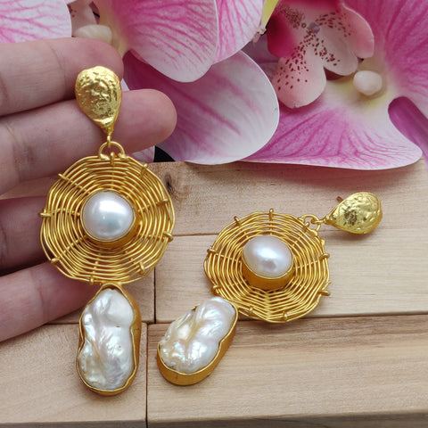 Baroque pearl Round Dangler